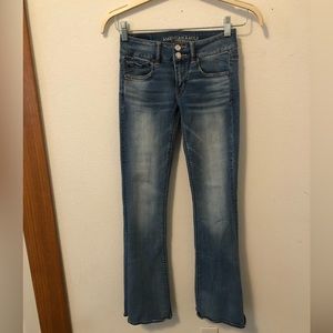 American Eagle Artist Flare Low-Rise Flare Jean, Light/Medium Wash Size 0 Reg